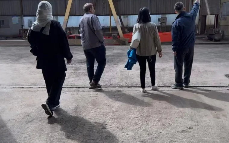 Equipo de MERYDOM y cliente de Bahrein después de la confirmación del pedido