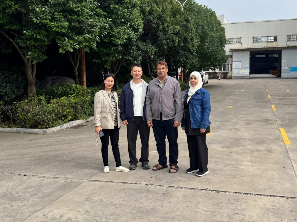 Bahraini Mobile Crane Manufacturer Visits MERYDOM and Confirms Machining Order