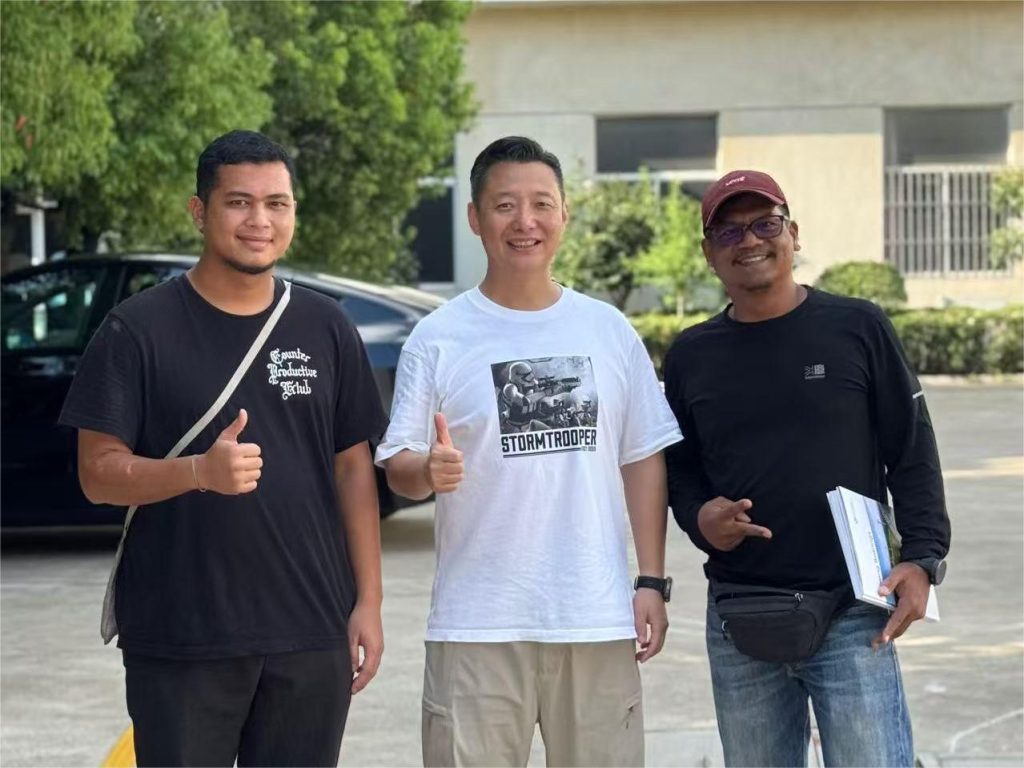 Bangladeshi Port Machinery Customer Visits MERYDOM to Review Heavy-Duty Slewing Bearing Production