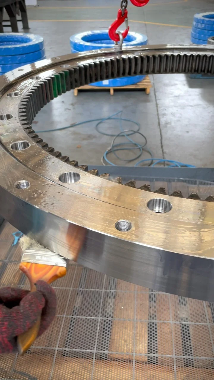 Slewing bearings should be coated with anti-rust oil before packaging. We encapsulate it with three layers of waterproof…