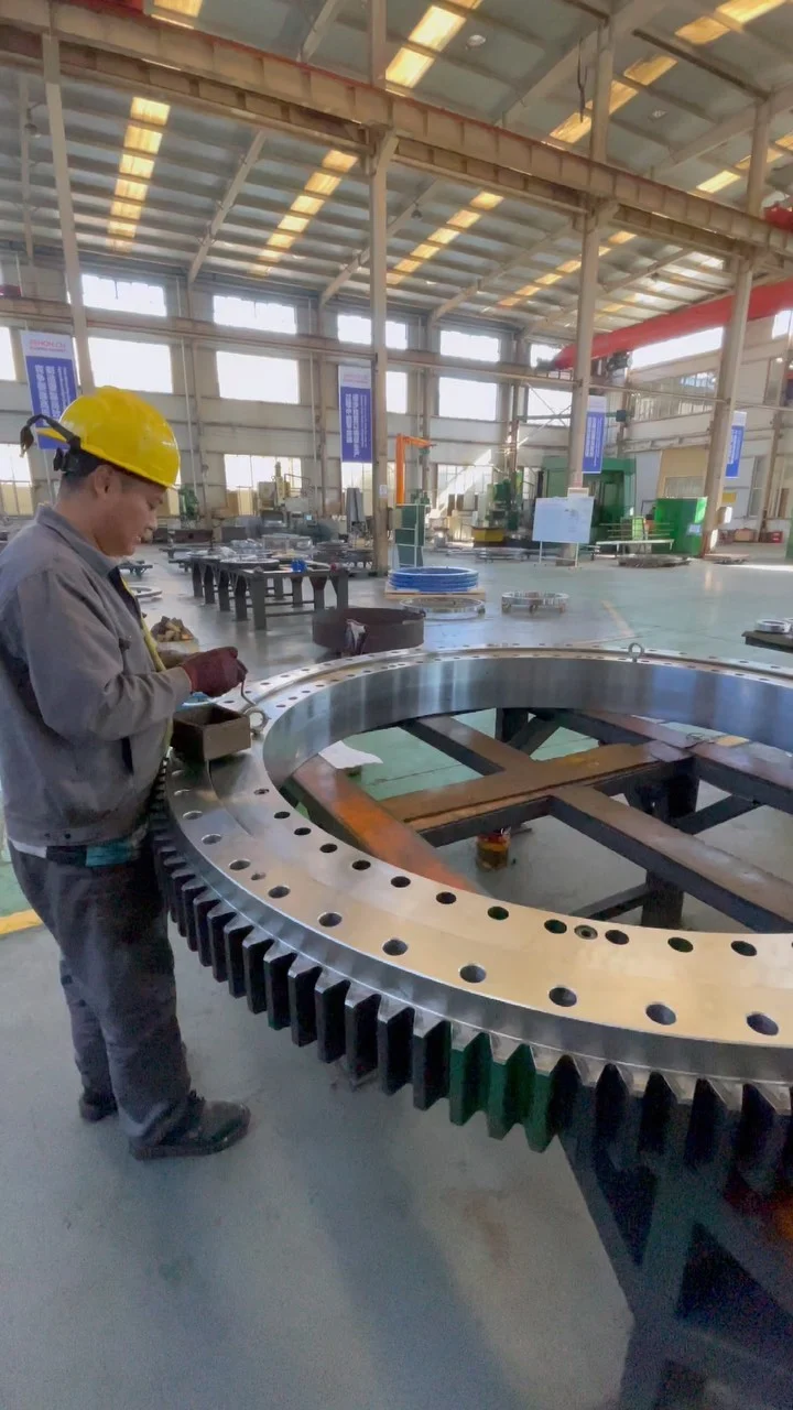 The big guy over 2m, with three rows of roller slewing bearings, the oil hole is installed and…