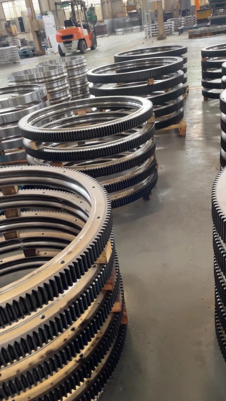 Our factory of slewing bearing cnslewingring.com WhatsApp:+86 17705201170 jovi@cnslewingring.com