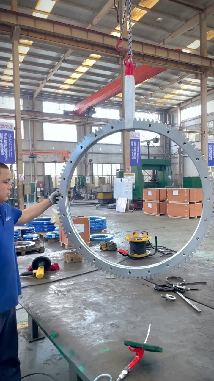 We are specialized in manufacturing slewing bearings. Better quality, faster delivery and lower cost! CNSlewingRing.com WhatsApp 86 17705201170…