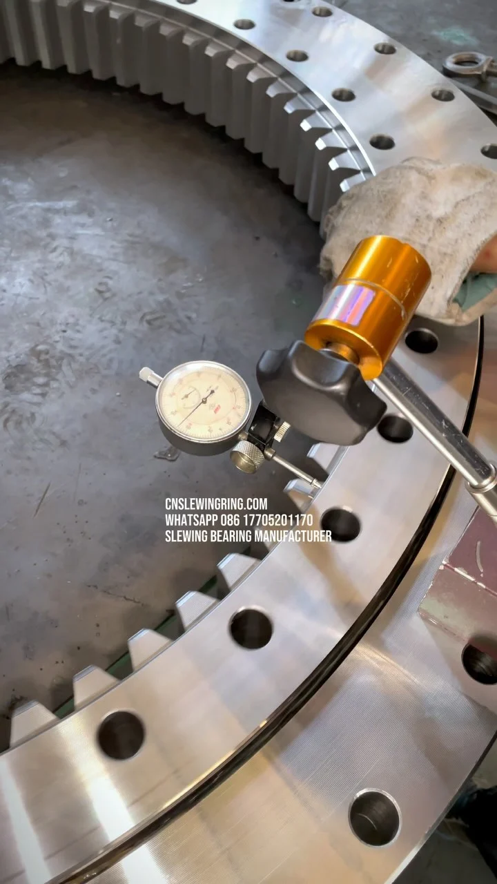 Double row ball internal tooth slewing bearing，Mainly used in heavy equipment, we hope to help you reduce costs…