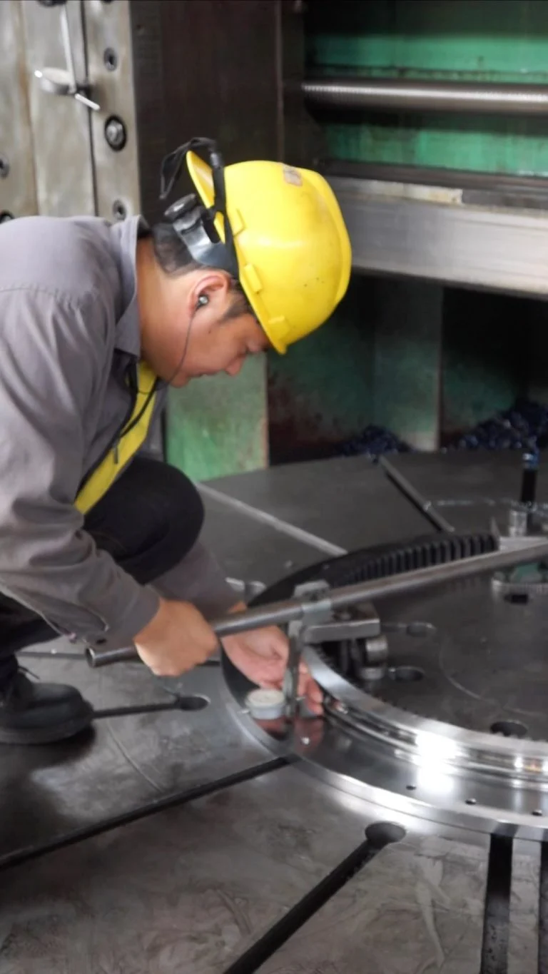 CNSlewingRing.com WhatsApp 86 17705201170 Slewing Bearing Manufacturer jovi@cnslewingring.com