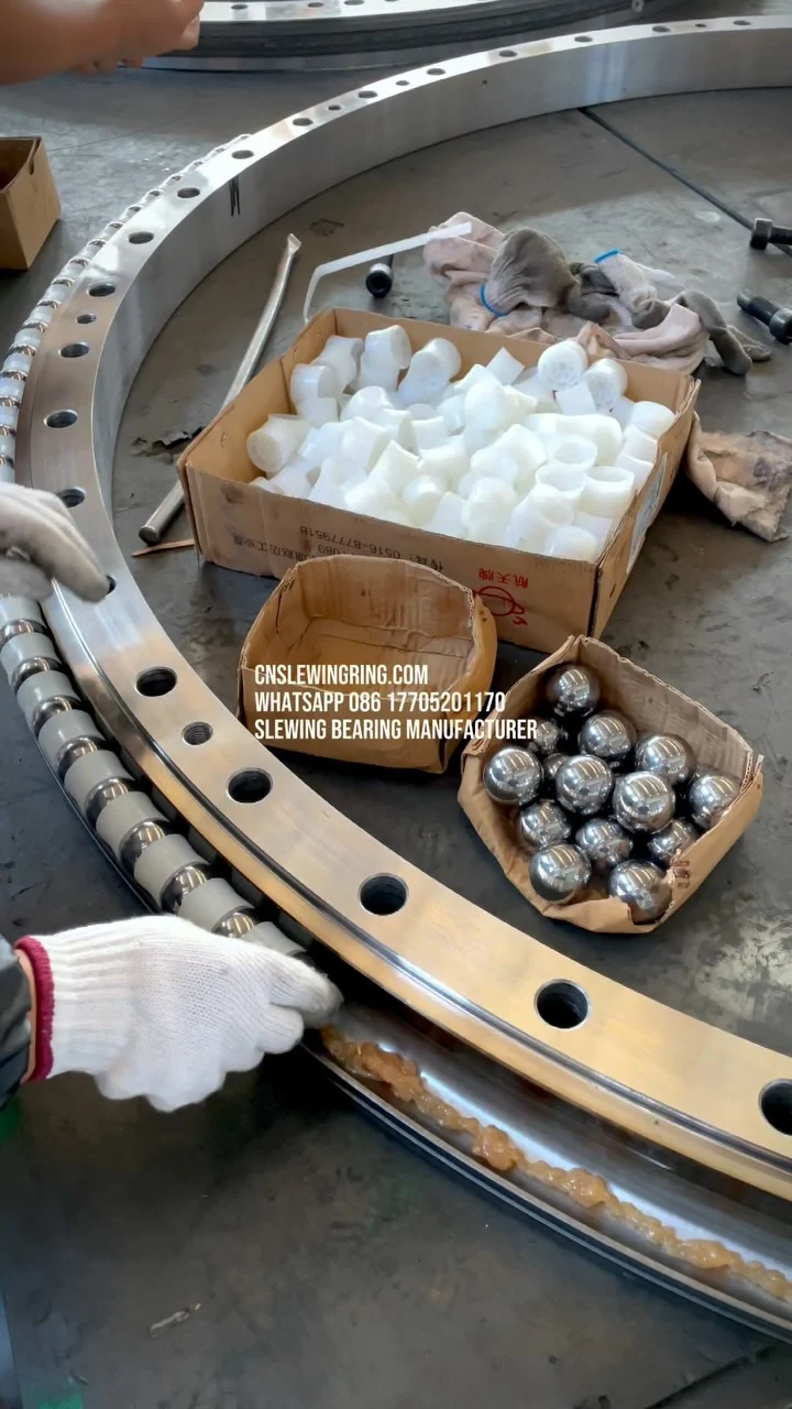 For the double row ball structure slewing bearing, we are assembling the first layer of raceways, rolling elements…