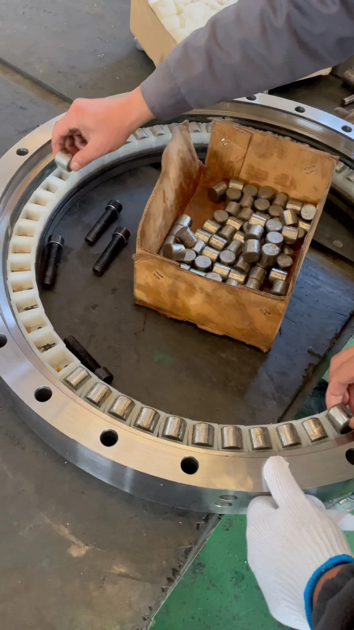 Let us take a look at the internal structure of the three-row roller slewing bearing. In this episode,…