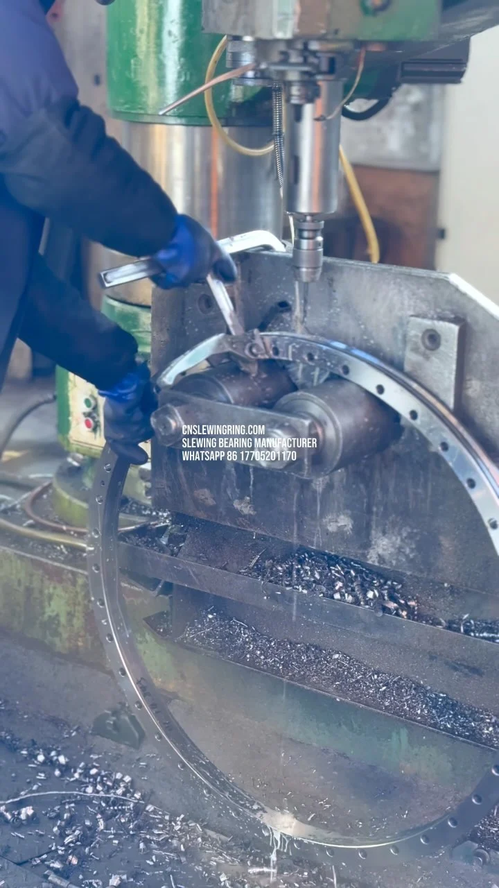 cnslewingring.com Slewing bearing manufacturer WhatsApp 86 17705201170