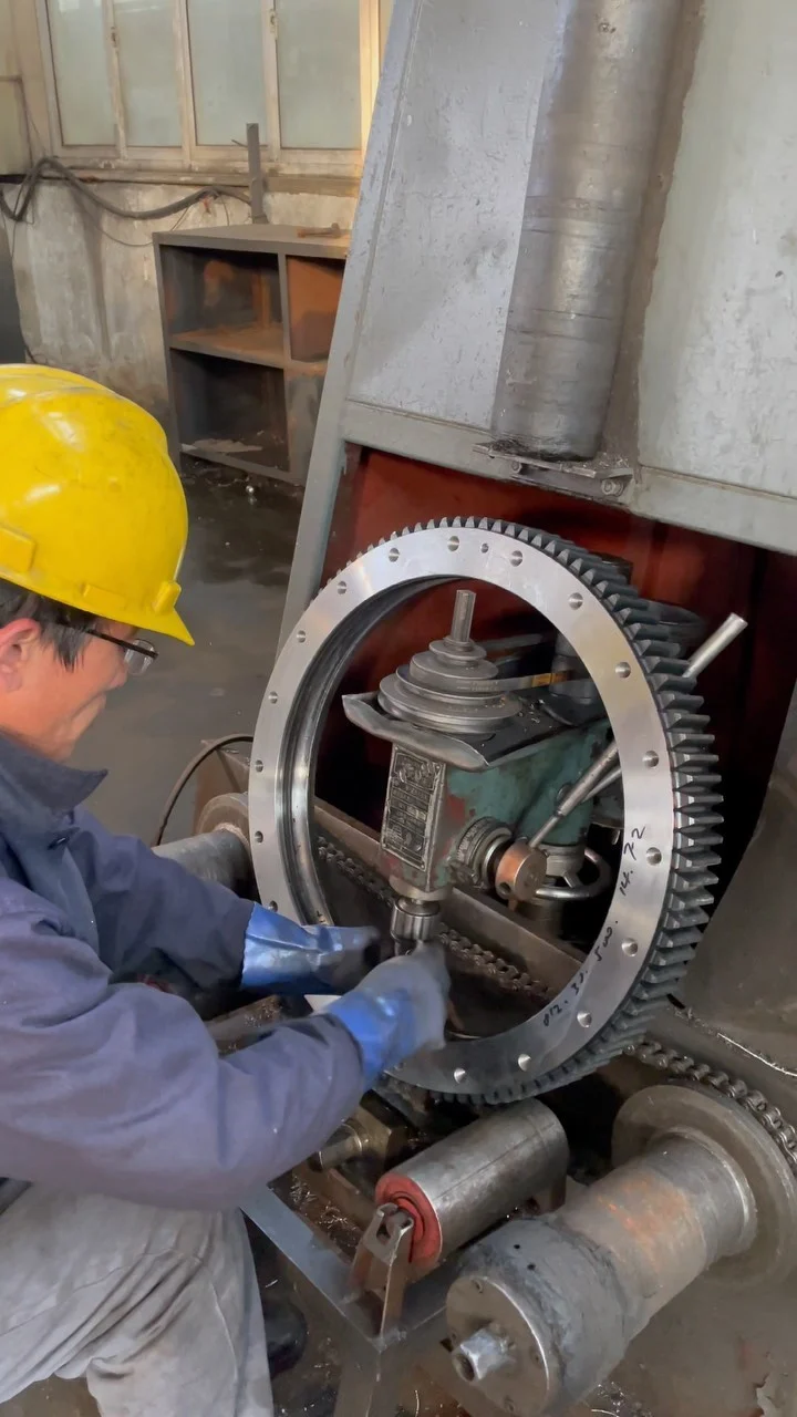 CNSlewingRing.com WhatsApp 86 17705201170 Slewing Bearing Manufacturer jovi@cnslewingring.com