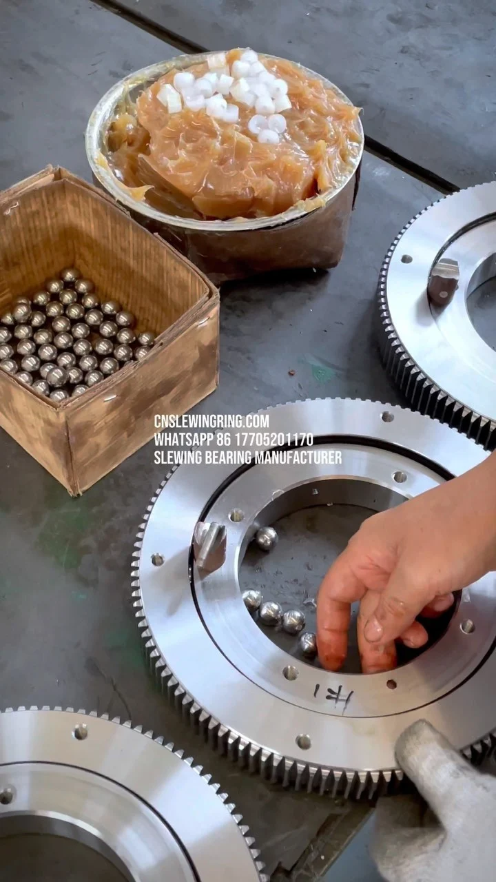 Small slewing bearings, assembling them very hard.😂But there are so many orders.