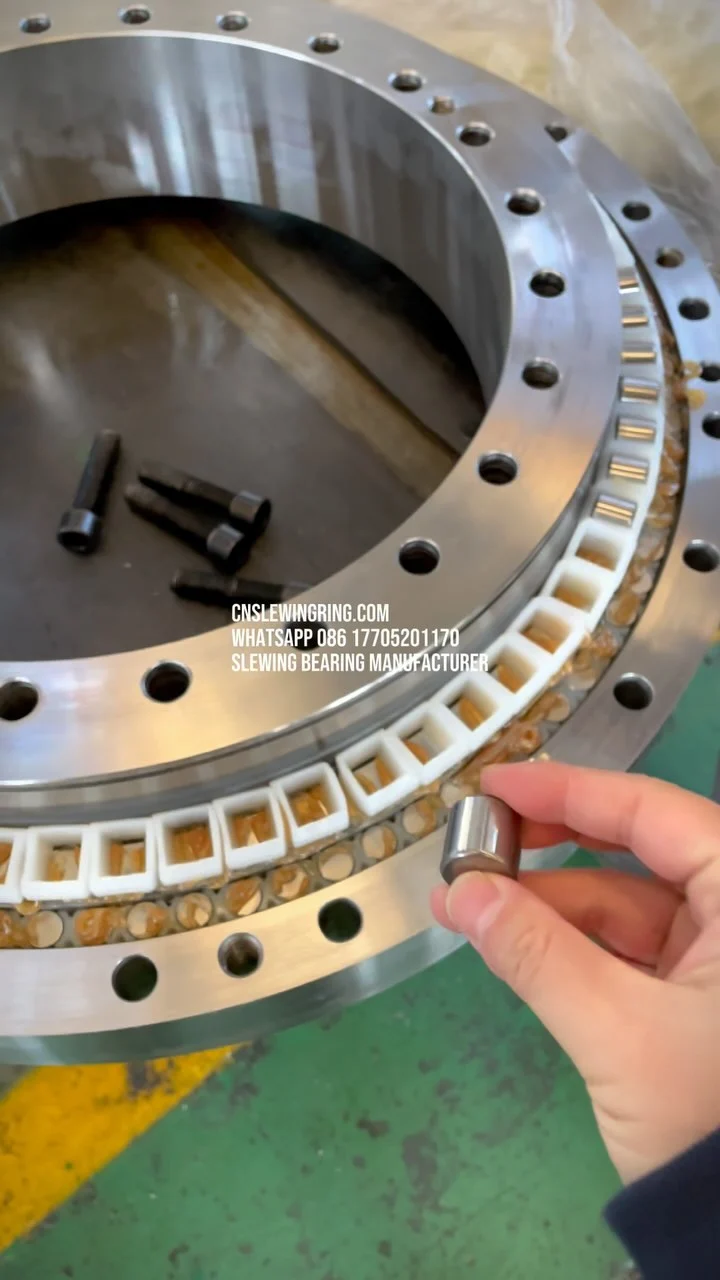 The slewing bearing with three-row roller structure has larger load, better accuracy and stronger stability. cnslewingring.com WhatsApp 086…