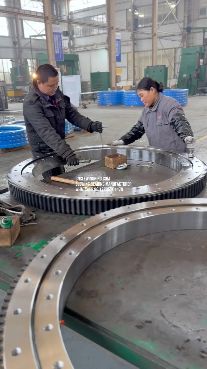 We are adding grease to the slewing bearing.