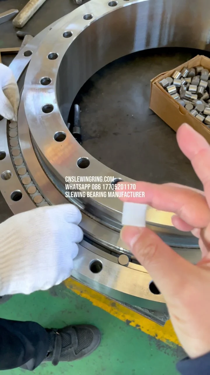 Three-row roller structure slewing bearing cnslewingring.com WhatsApp 086 17705201170 Slewing Bearing Manufacturer