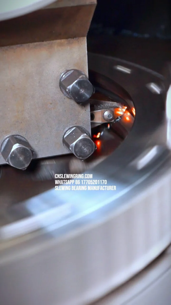 We are working precisely on the inner raceway of this slewing ring. CNSlewingRing.com WhatsApp 86 17705201170 Slewing Bearing…