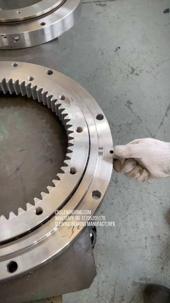 Slewing bearings used on mobile cranes