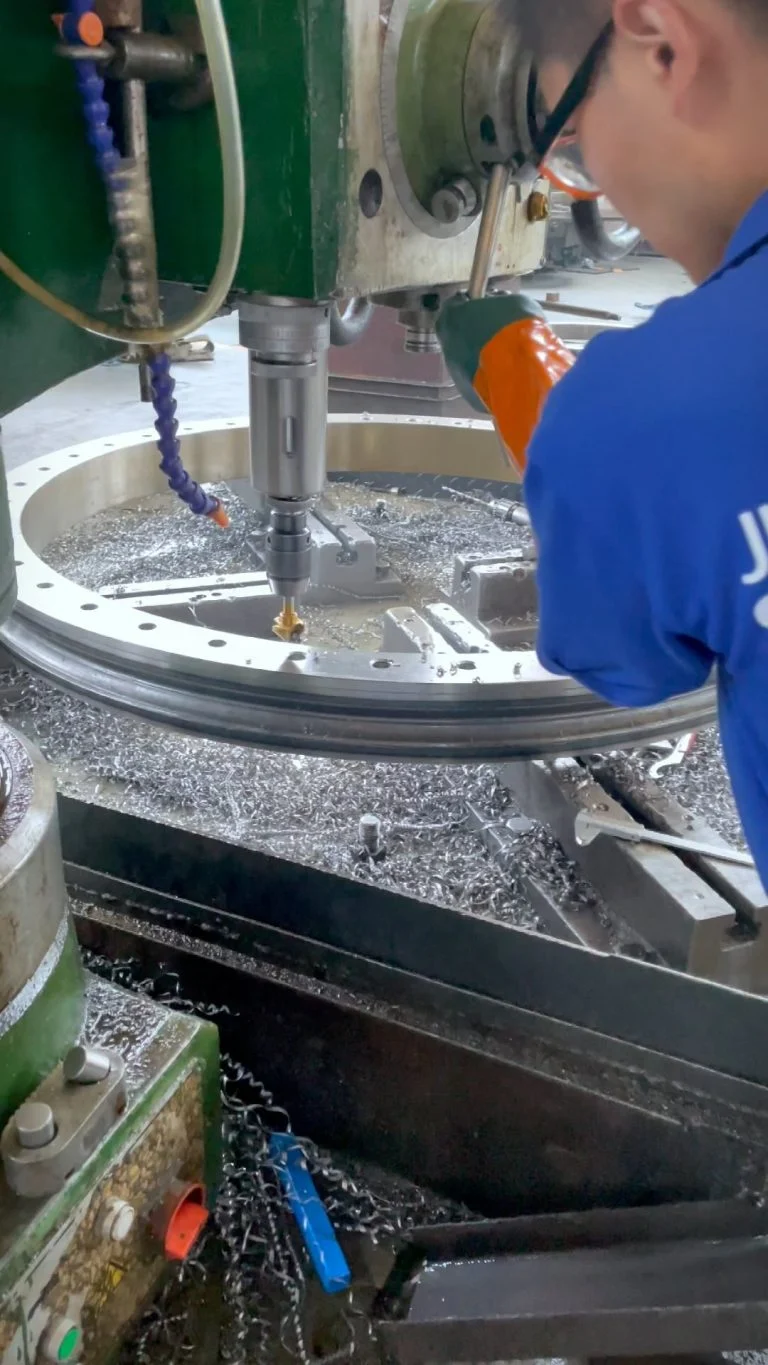 CNSlewingRing.com WhatsApp 86 17705201170 Slewing Bearing Manufacturer jovi@cnslewingring.com