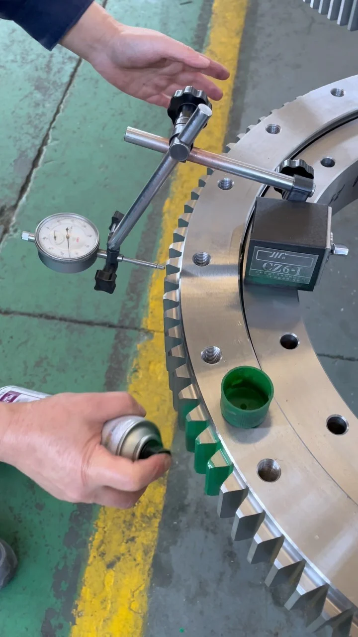 Detection of slewing ring tooth jump CNSlewingRing.com WhatsApp 86 17705201170 Slewing Bearing Manufacturer jovi@cnslewingring.com