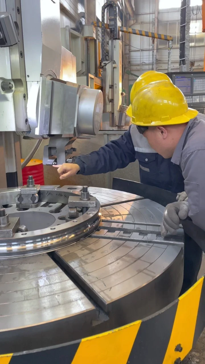 CNSlewingRing.com WhatsApp 86 17705201170 Slewing Bearing Manufacturer jovi@cnslewingring.com