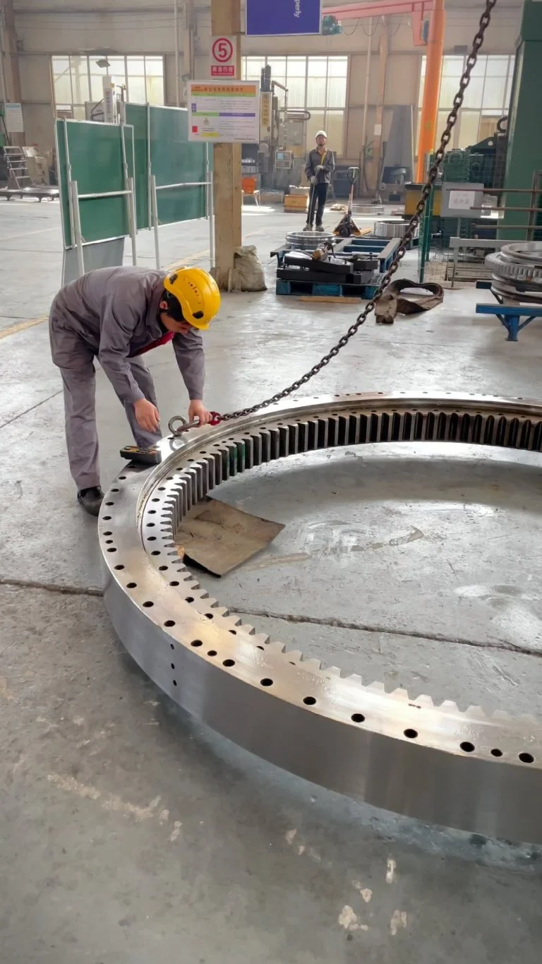 We have finally completed the restoration of this huge three-row roller structure slewing ring. cnslewingring.com WhatsApp 086 17705201170…