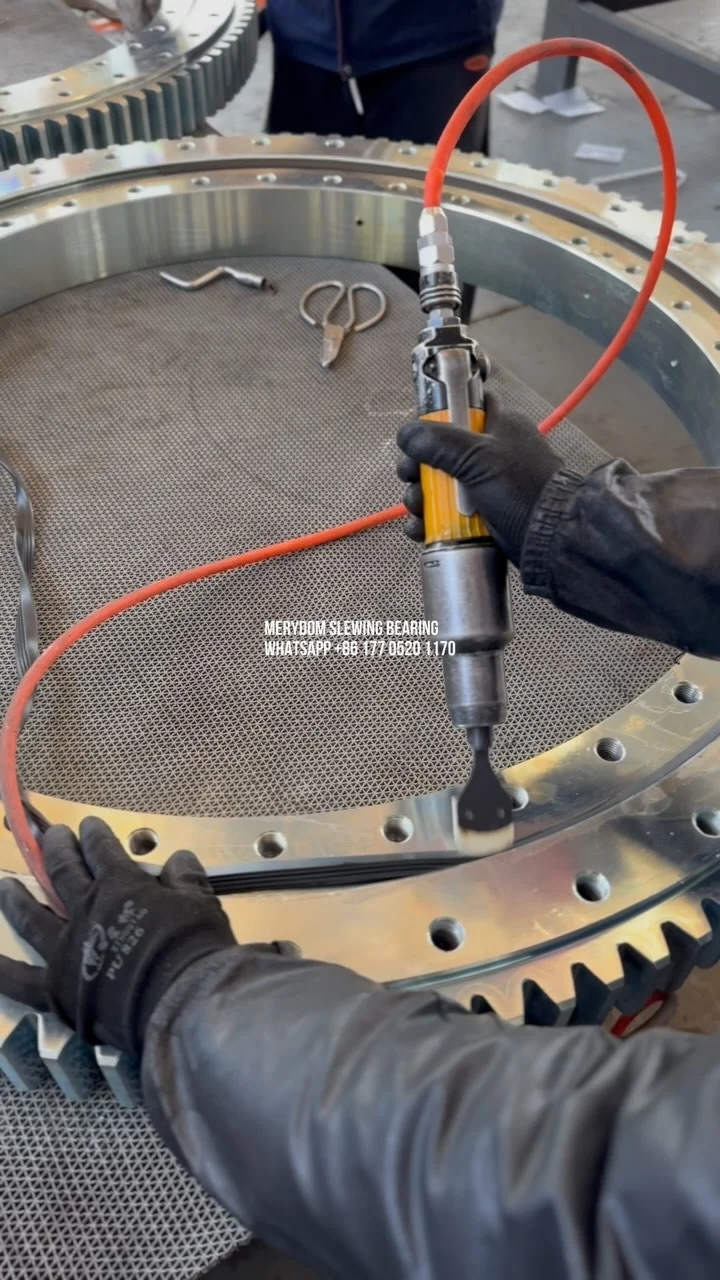 MERYDOM SLEWING BEARING WHATSAPP +86 17705201170 CNSLEWINGRING.COM