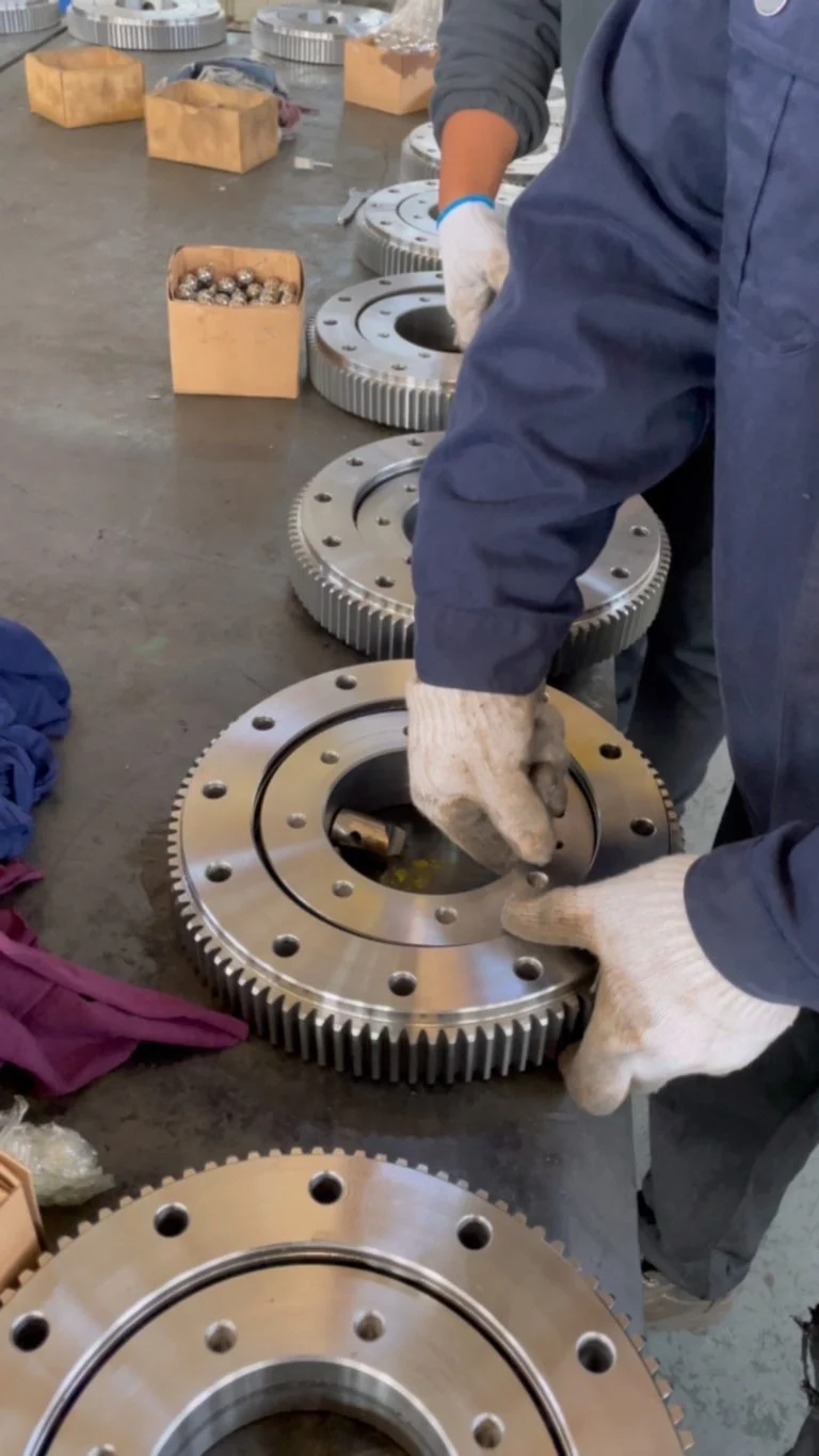😂Small slewing bearing cnslewingring.com WhatsApp:+86 17705201170 jovi@cnslewingring.com