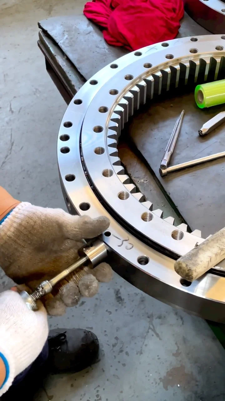 We manufacture and export high quality slewing rings. CNSlewingRing.com WhatsApp 86 17705201170 Slewing Bearing Manufacturer jovi@cnslewingring.com