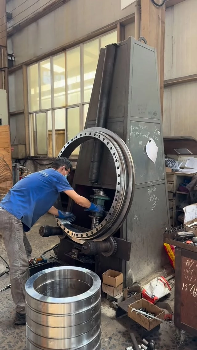 From the customer’s point of view, a qualified slewing bearing is not only about accurate dimensions and smooth…
