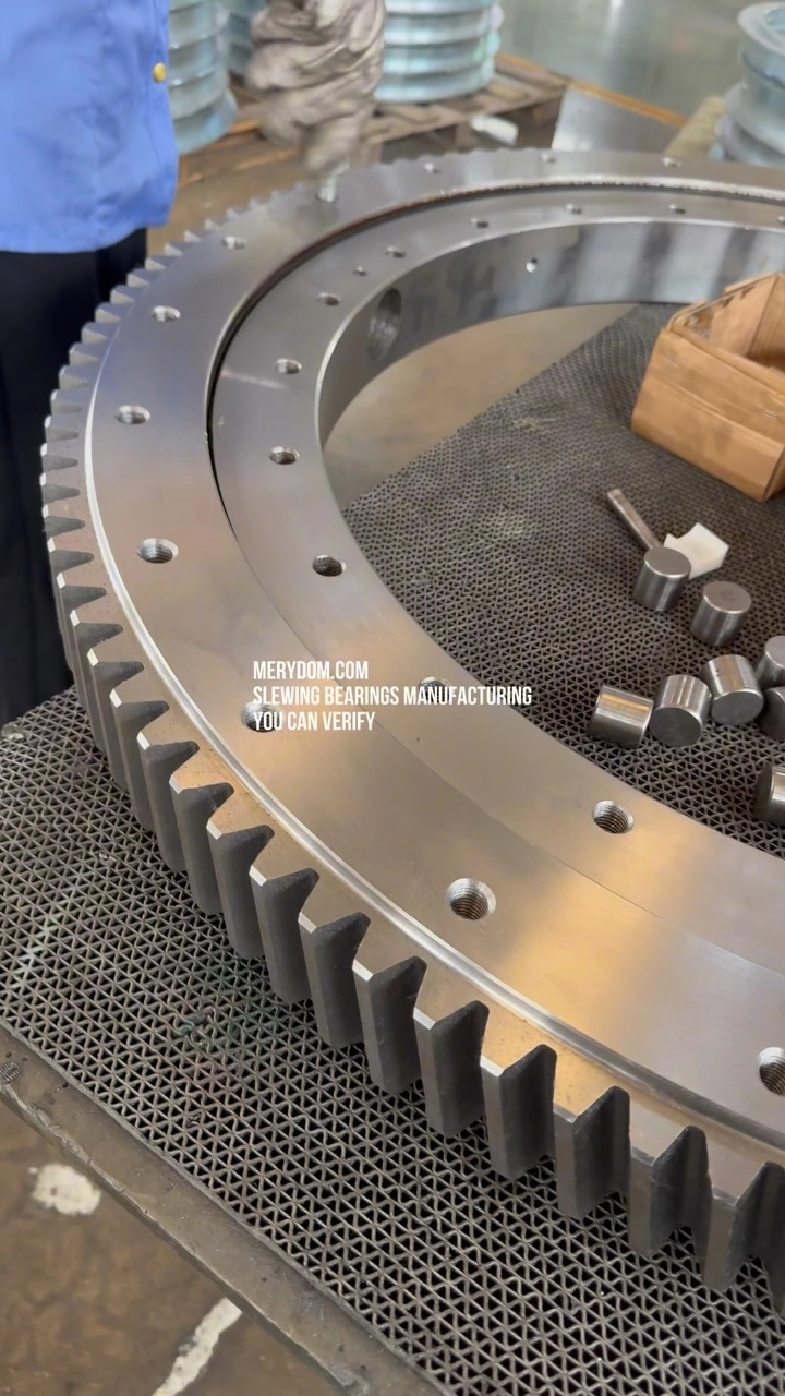 Precision Transmission · High Accuracy Rotation MERYDOM Slewing Bearing Ø650mm Helical Gear Cross Roller Slewing Bearing Designed for…
