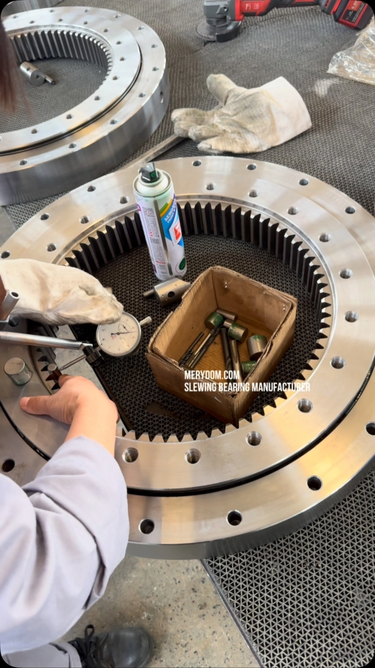 Slewing Bearing Gear Runout Inspection After machining, we check the radial runout of the slewing bearing gear teeth…